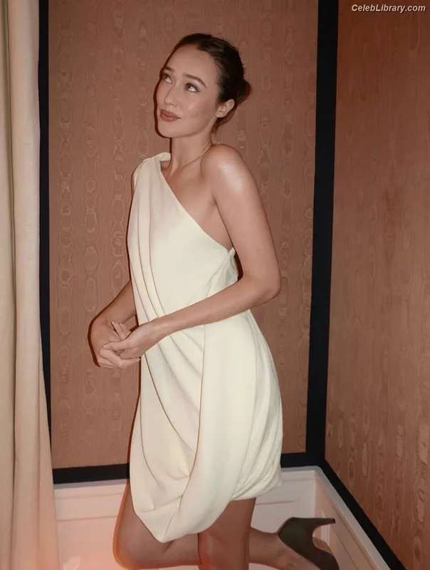 Alycia Debnam Carey photo 8 of 1336
