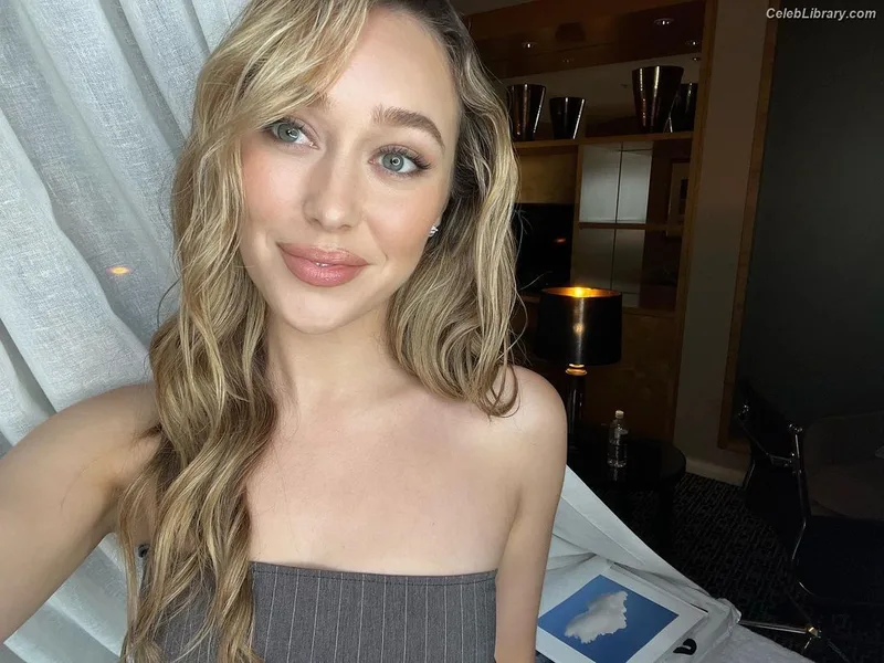 Alycia Debnam Carey photo 13 of 1336