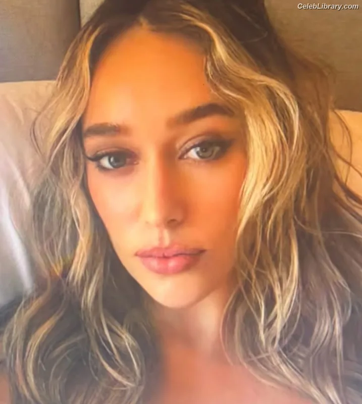 Alycia Debnam Carey photo 3 of 1336