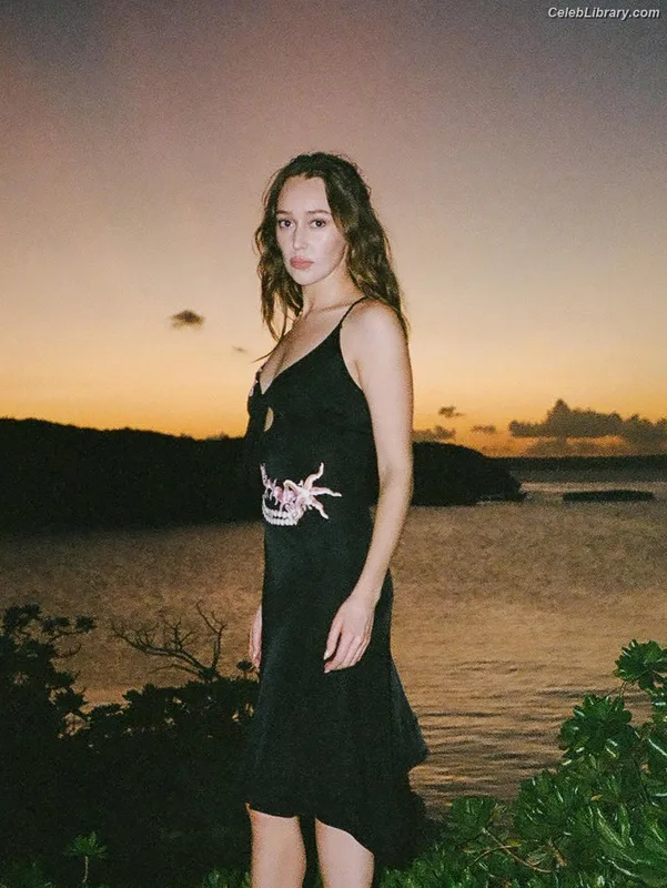 Alycia Debnam Carey photo 4 of 1336