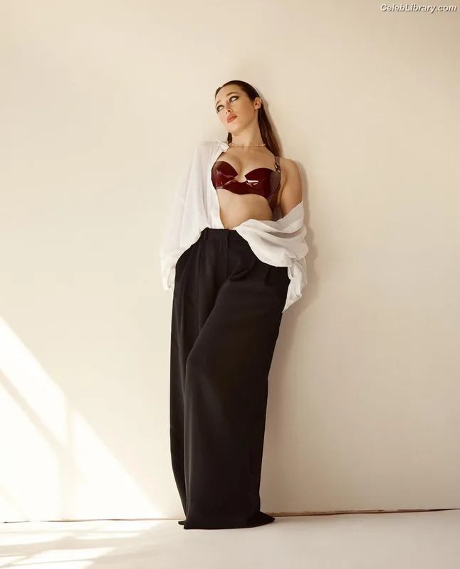 Alycia Debnam Carey photo 10 of 1336
