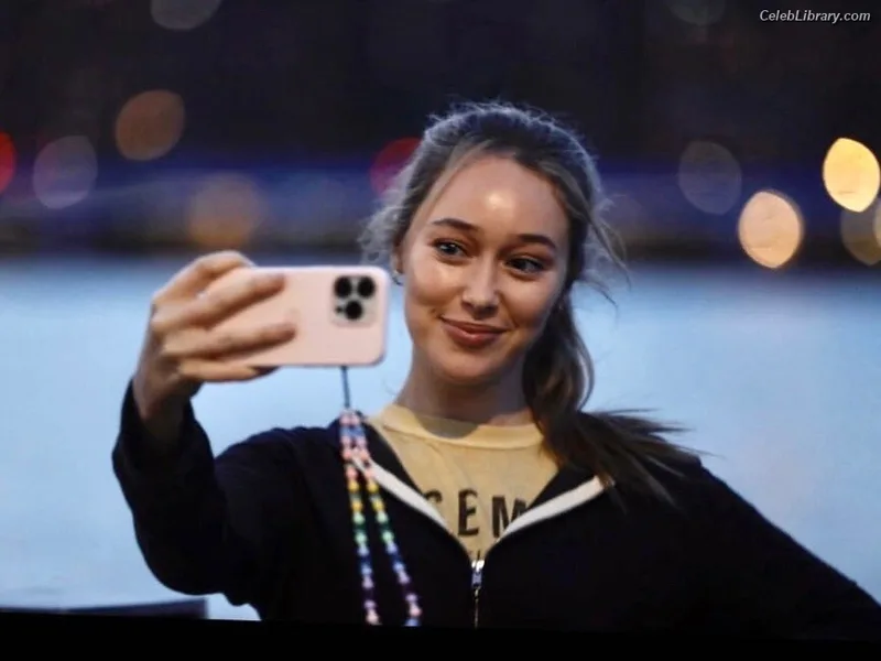 Alycia Debnam Carey photo 13 of 1336