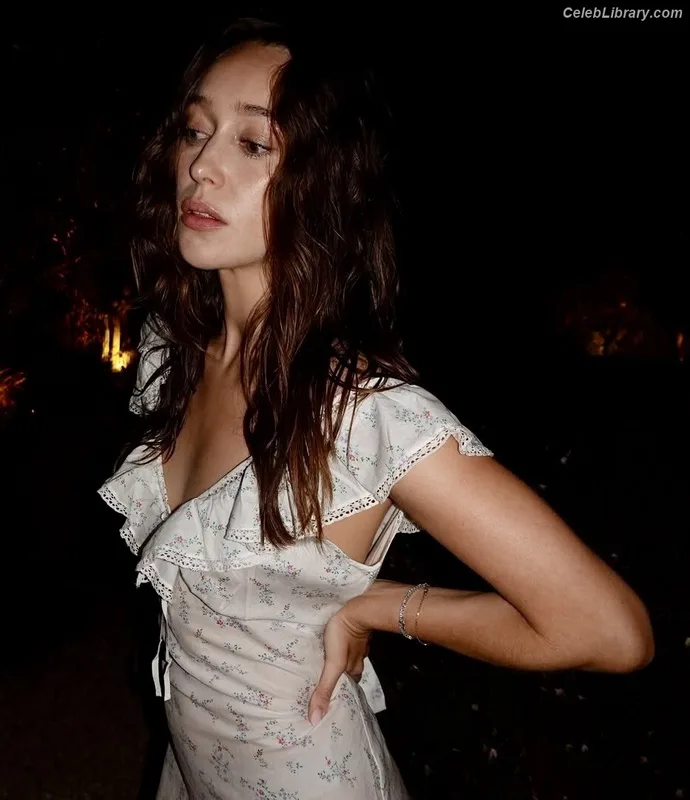 Alycia Debnam Carey photo 19 of 1336