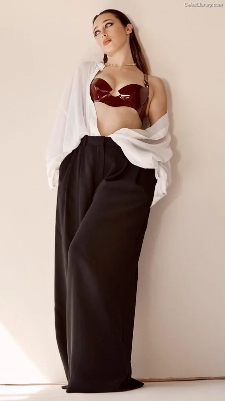Alycia Debnam Carey photo 20 of 1336