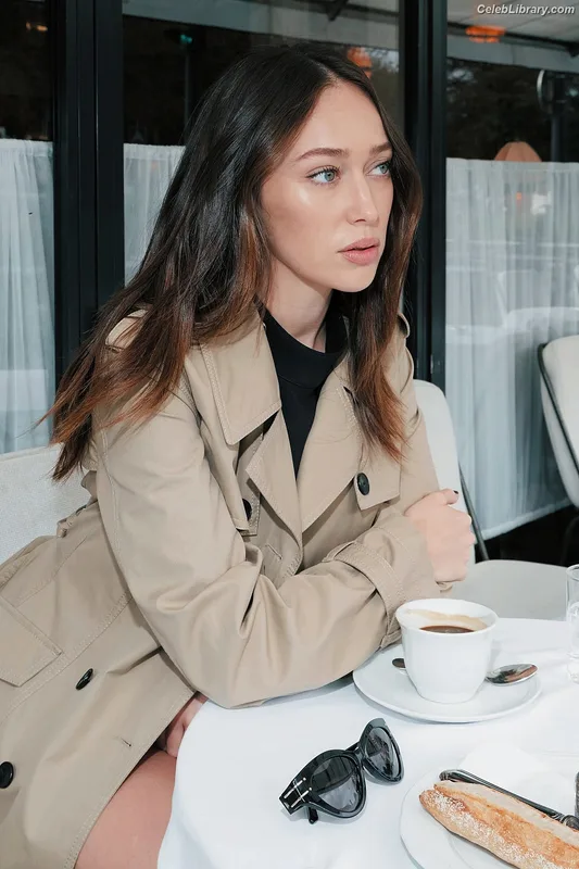 Alycia Debnam Carey photo 23 of 1336