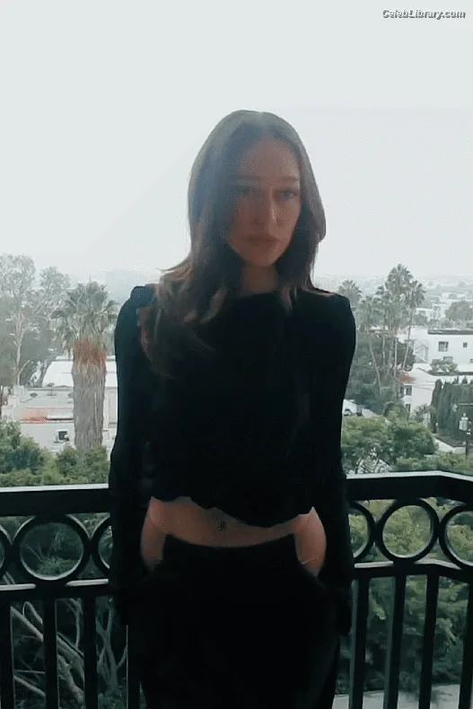 Alycia Debnam Carey photo 2 of 1336