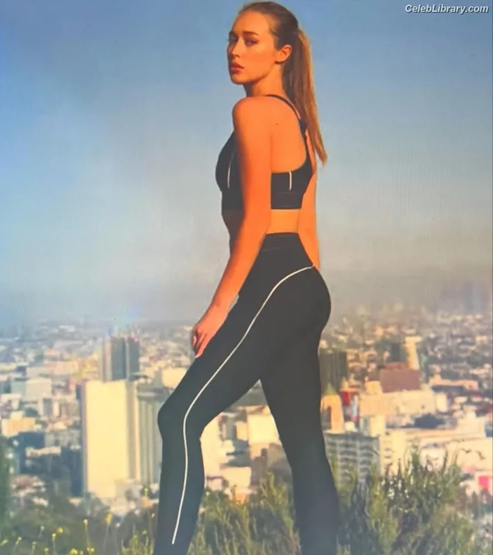 Alycia Debnam Carey photo 8 of 1336