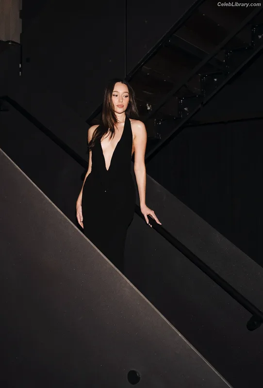 Alycia Debnam Carey photo 10 of 1336