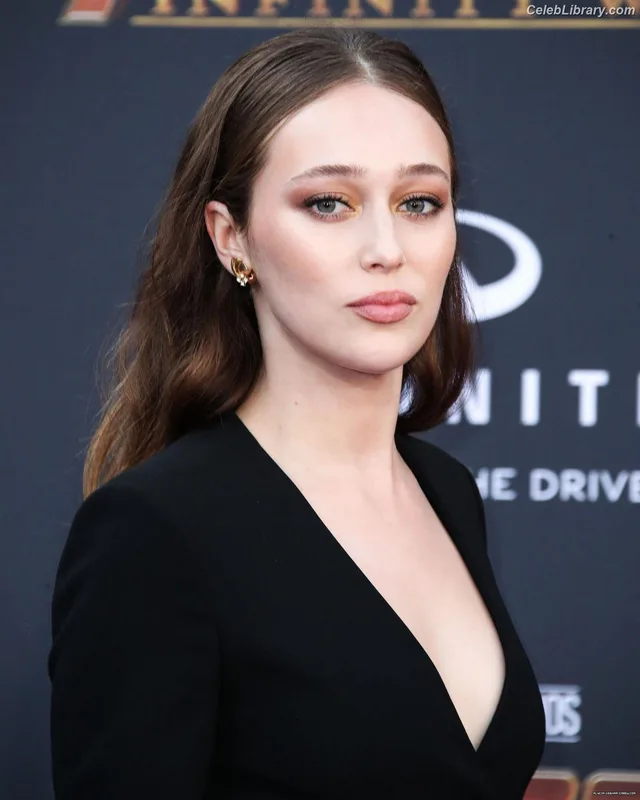 Alycia Debnam Carey photo 20 of 1336