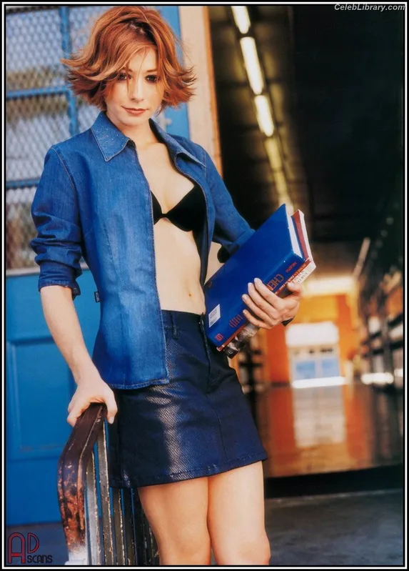 Alyson Hannigan photo 17 of 137