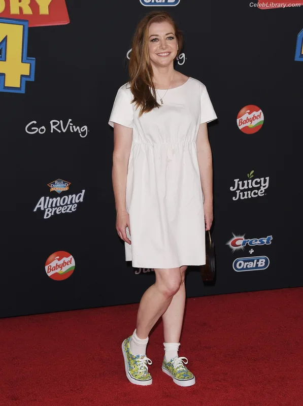 Alyson Hannigan photo 3 of 137