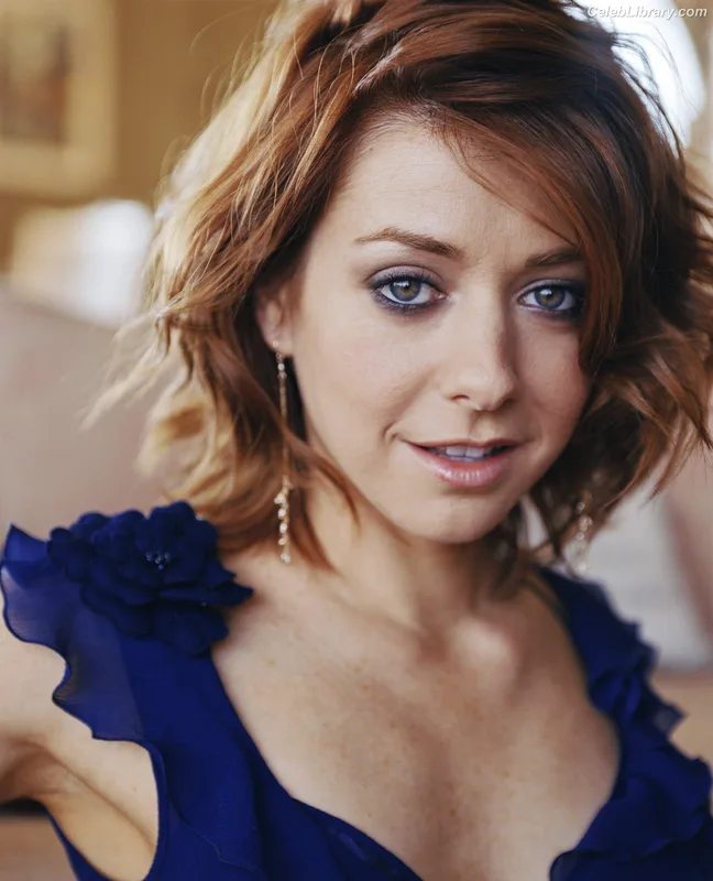 Alyson Hannigan photo 12 of 137
