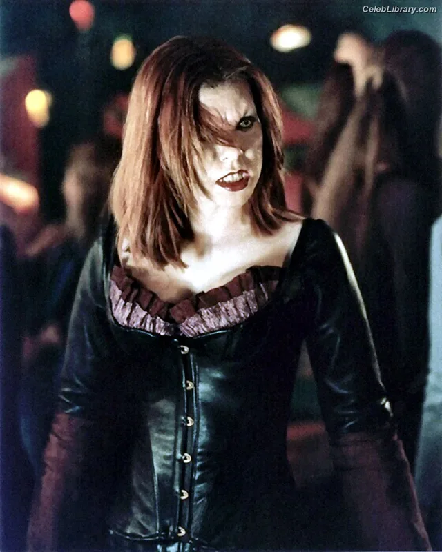 Alyson Hannigan photo 15 of 137