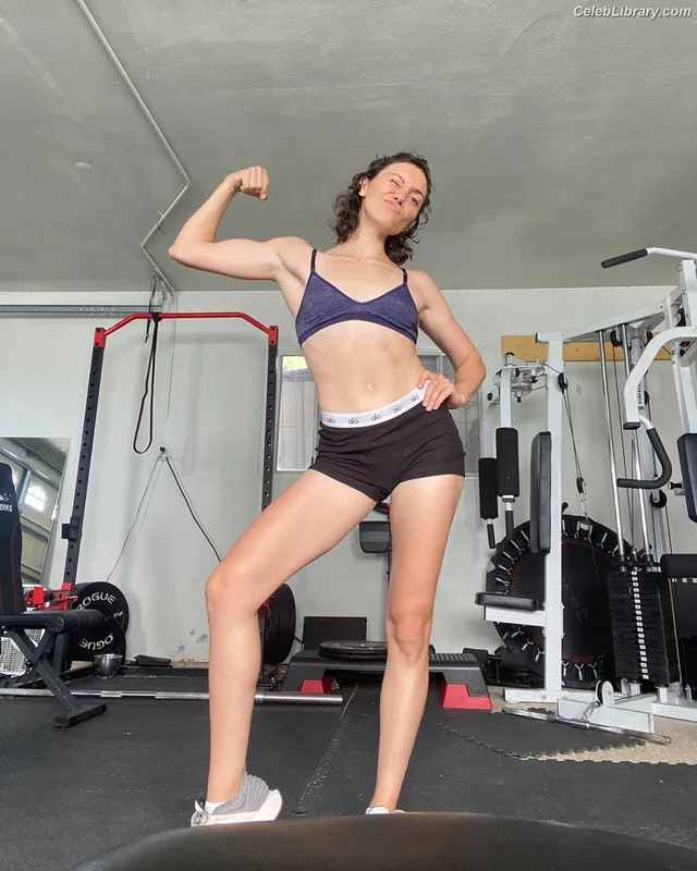 Alyson Stoner photo 1 of 9