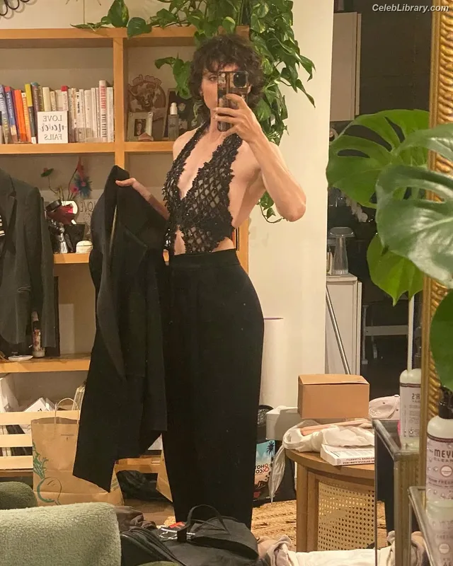 Alyson Stoner photo 7 of 9