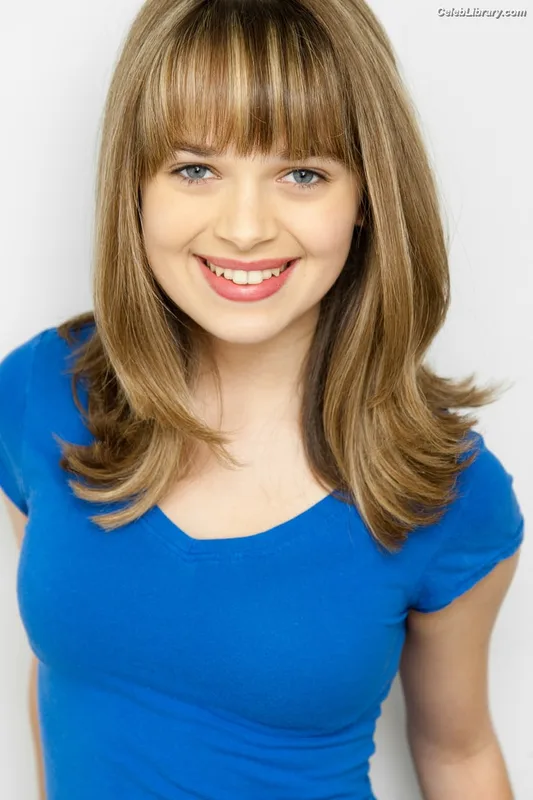 Alyssa Jirrels photo 6 of 56