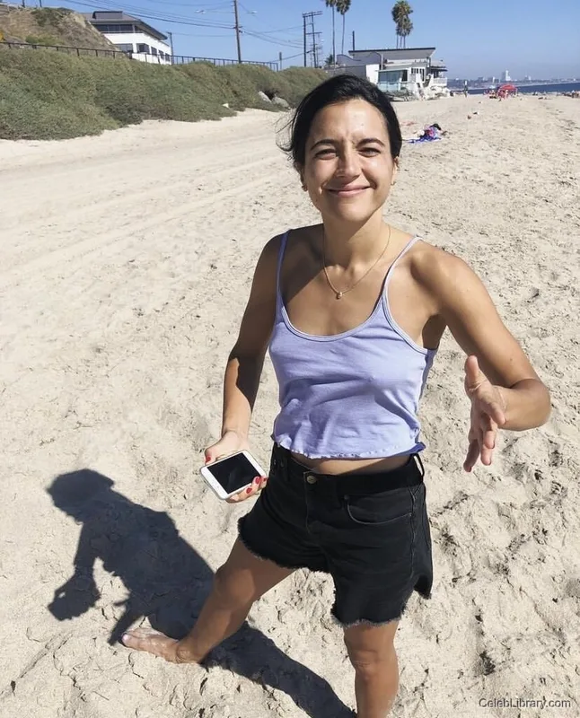 Alyssa Limperis photo 24 of 50