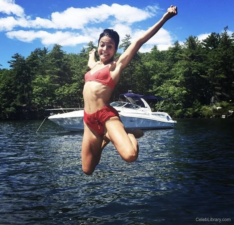 Alyssa Limperis photo 10 of 50