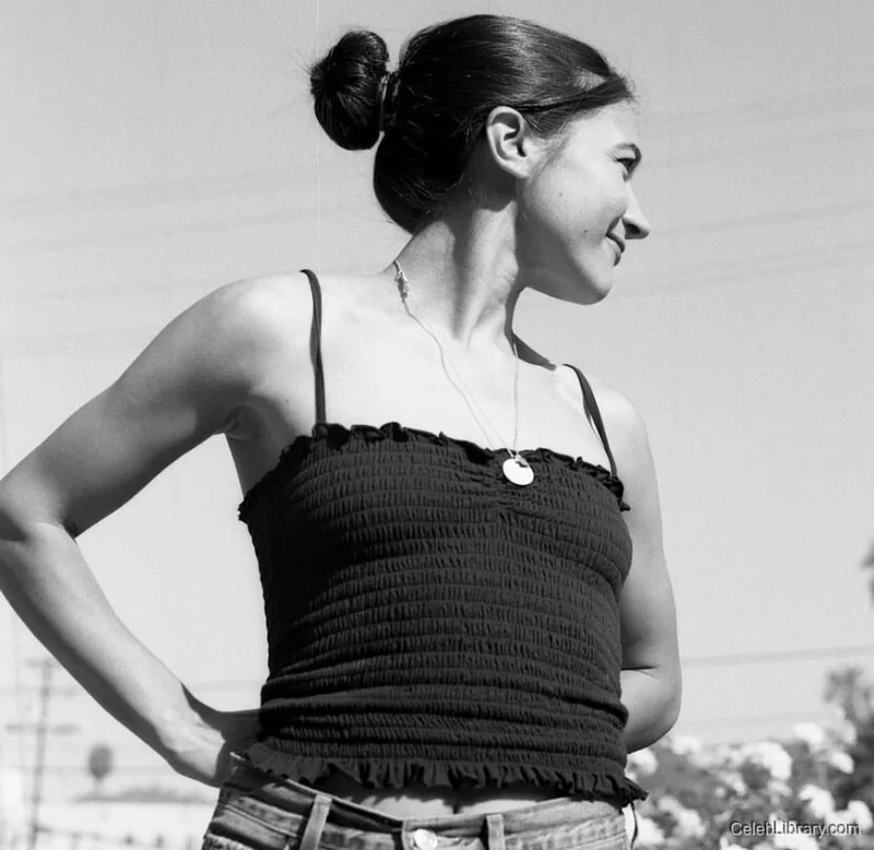 Alyssa Limperis photo 14 of 50