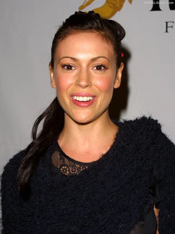 Alyssa Milano photo 10 of 327