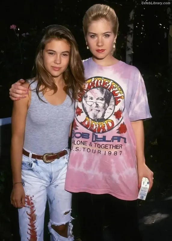 Alyssa Milano photo 18 of 327