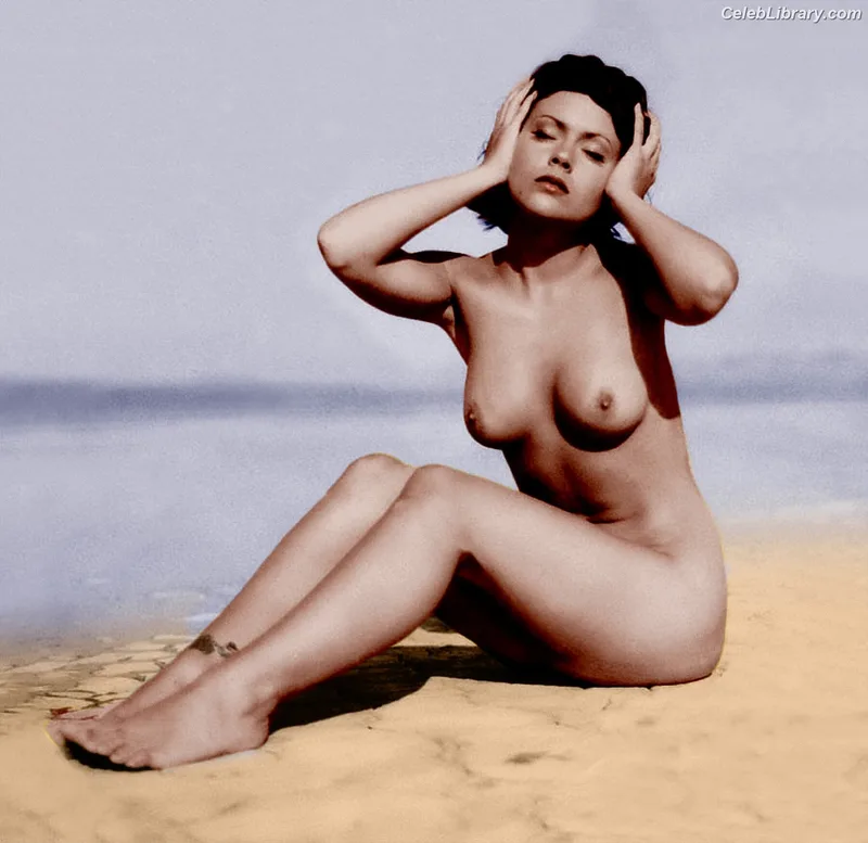 Alyssa Milano photo 15 of 327