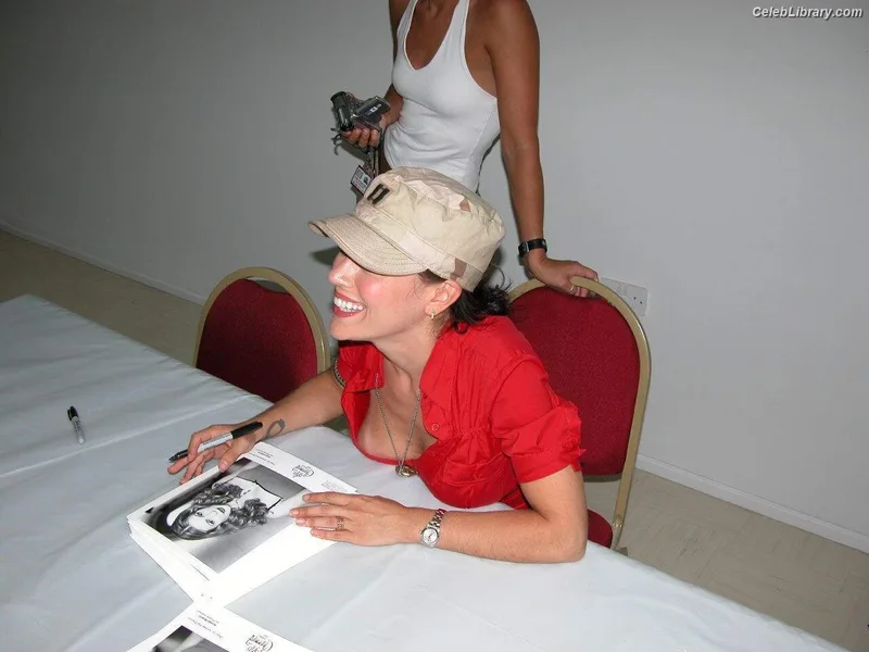 Alyssa Milano photo 12 of 327