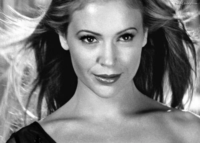Alyssa Milano photo 16 of 327