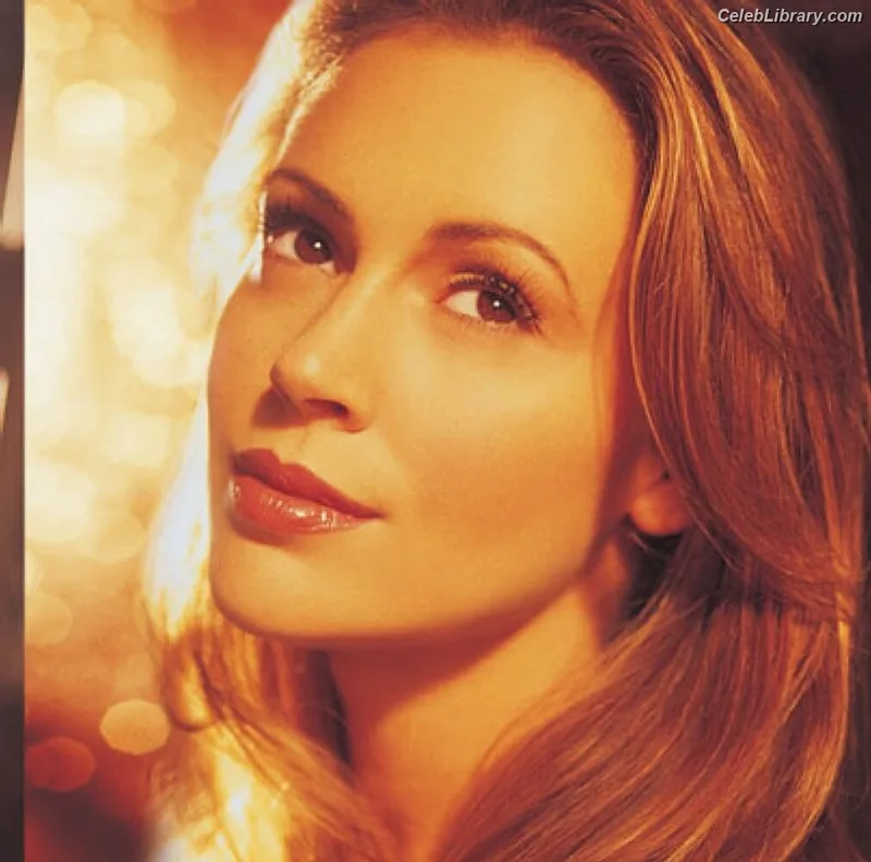 Alyssa Milano photo 17 of 327