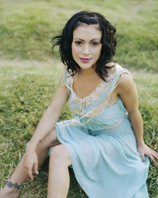 Alyssa Milano photo 14 of 327