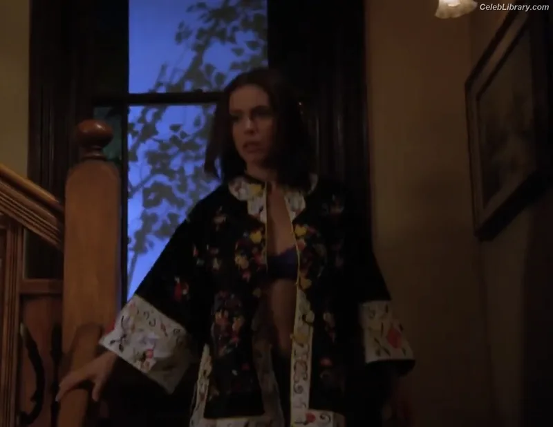 Alyssa Milano photo 10 of 327