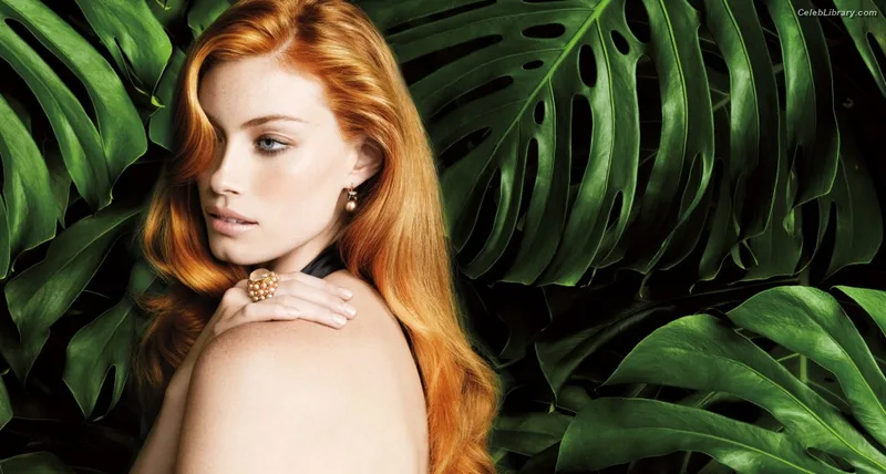 Alyssa Sutherland photo 9 of 38