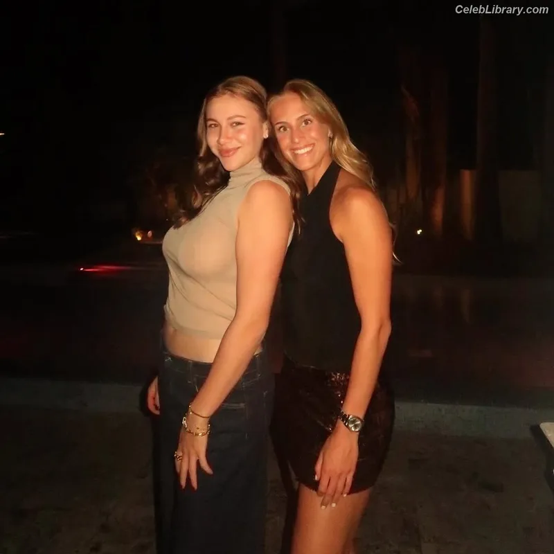 Amanda Anisimova photo 18 of 148