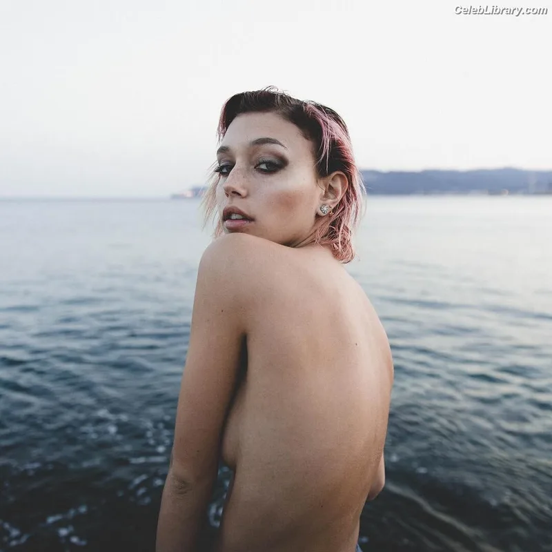 Amanda Campana photo 8 of 82