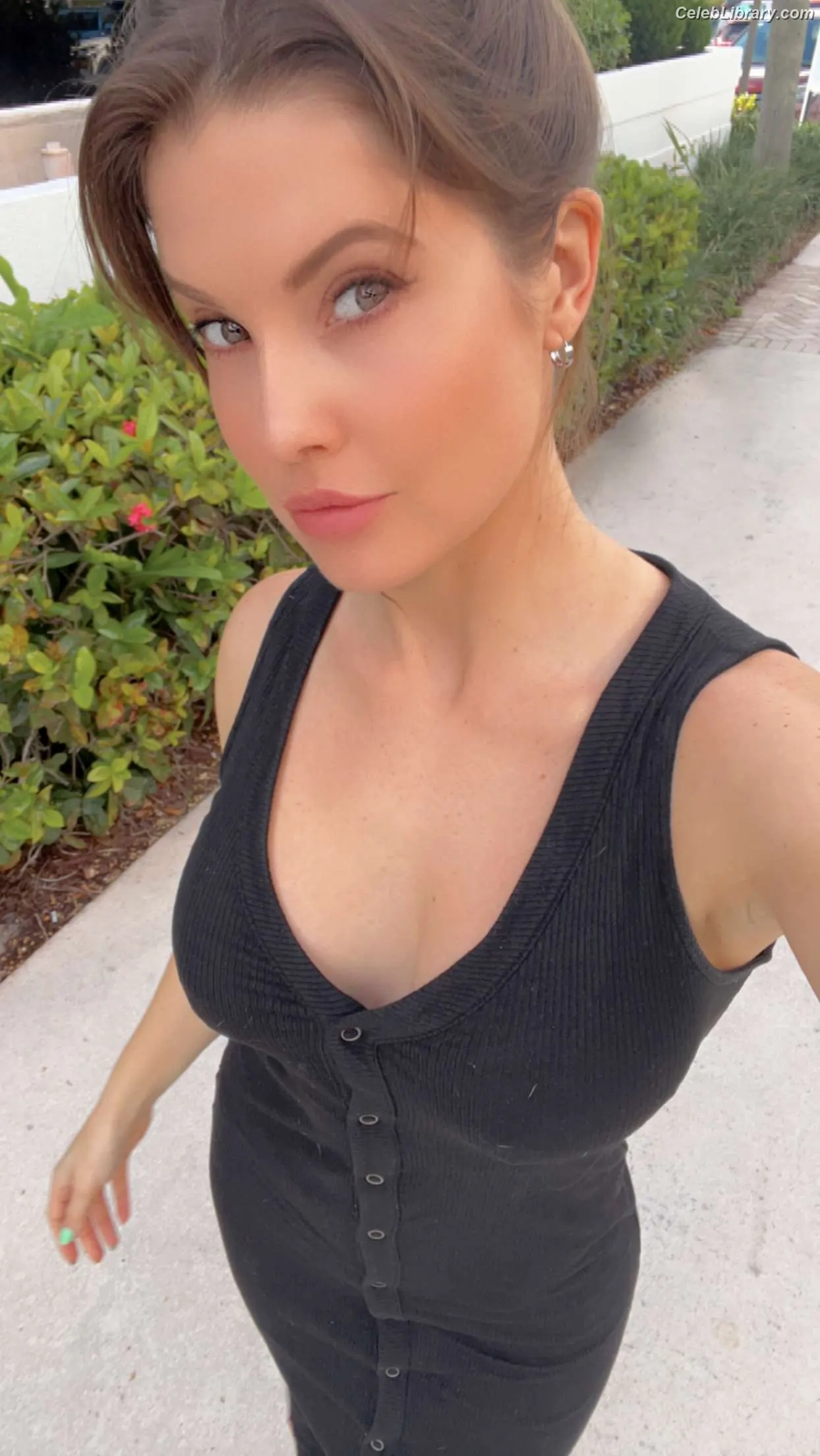 Amanda Cerny photo 2 of 1196