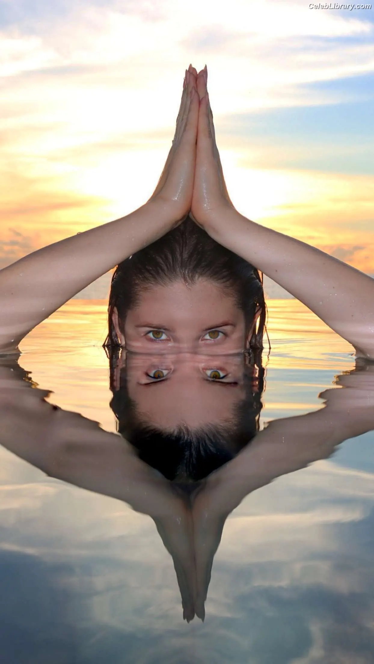 Amanda Cerny photo 2 of 1196
