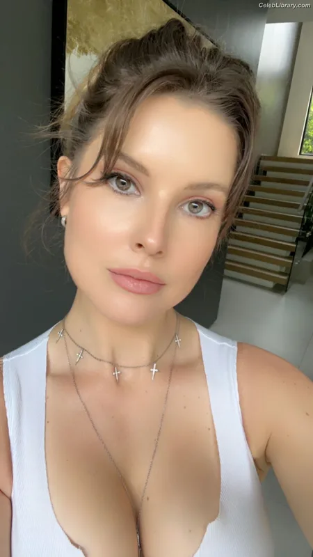 Amanda Cerny photo 17 of 1197