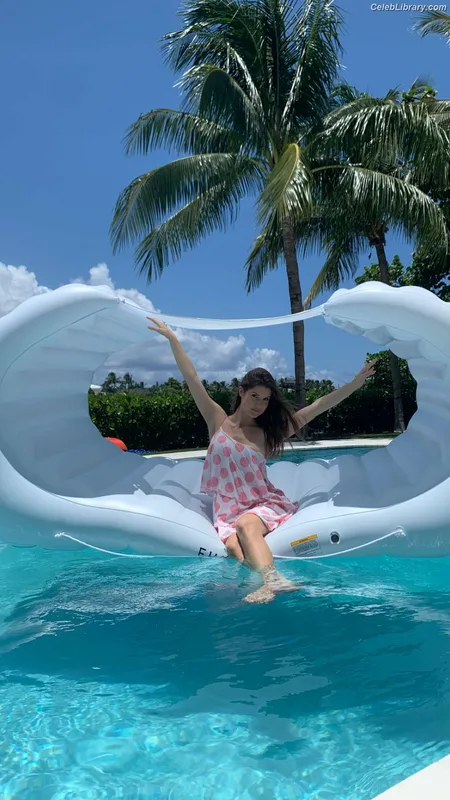 Amanda Cerny photo 8 of 1197