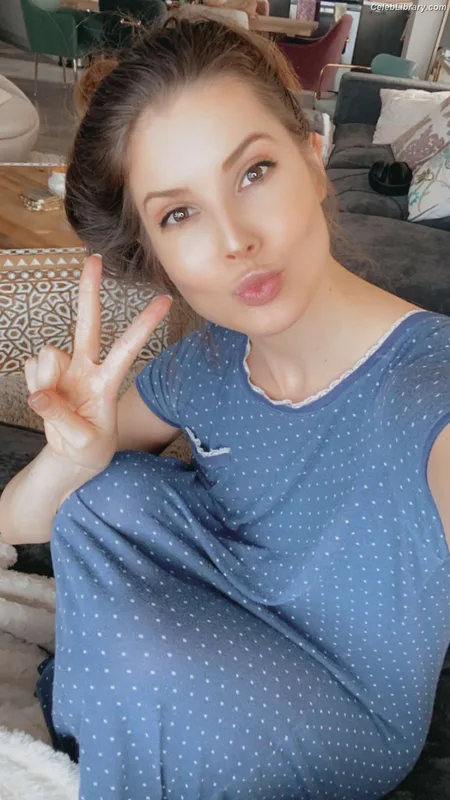 Amanda Cerny photo 10 of 1197