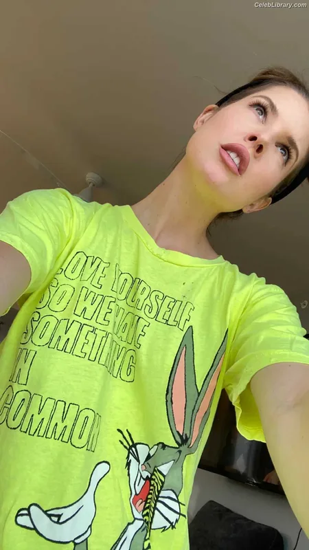 Amanda Cerny photo 2 of 1197