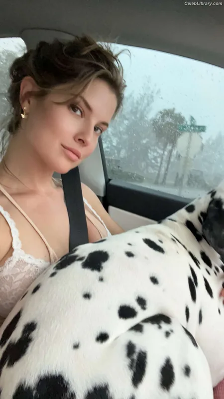Amanda Cerny photo 1 of 1197