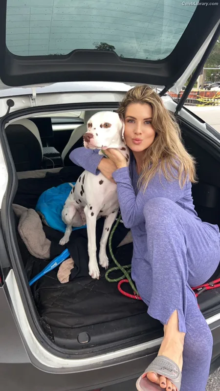 Amanda Cerny photo 2 of 1197
