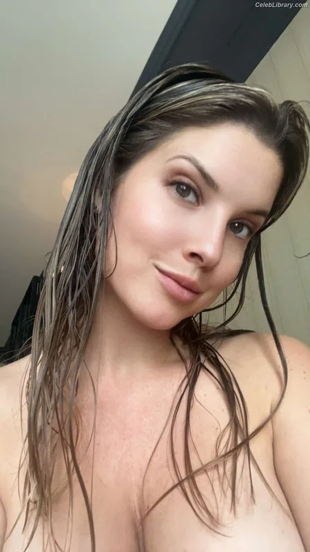 Amanda Cerny photo 1 of 1197