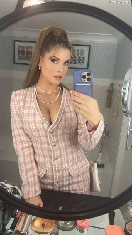 Amanda Cerny photo 2 of 1197