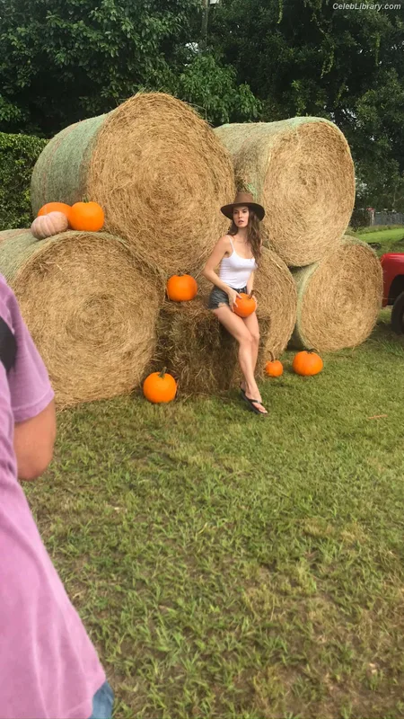 Amanda Cerny photo 2 of 1197