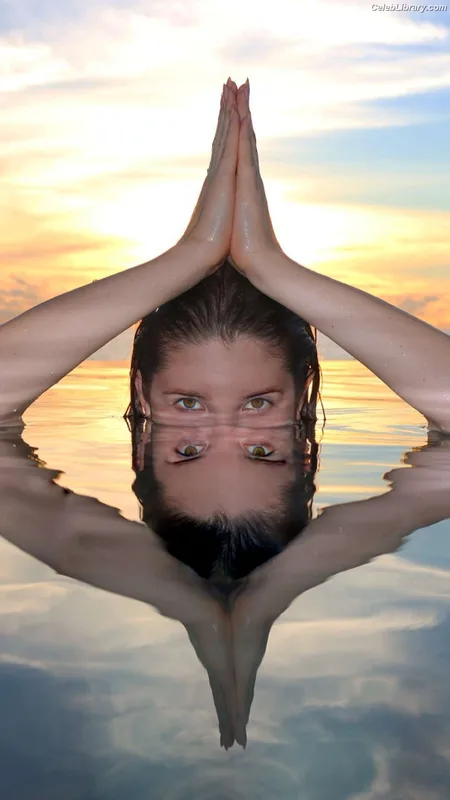 Amanda Cerny photo 2 of 1197