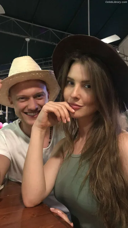 Amanda Cerny photo 21 of 1197