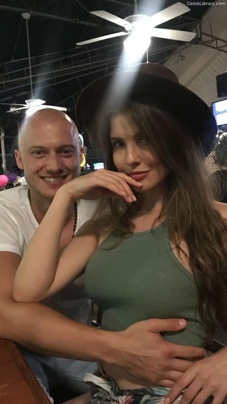 Amanda Cerny photo 1 of 1197