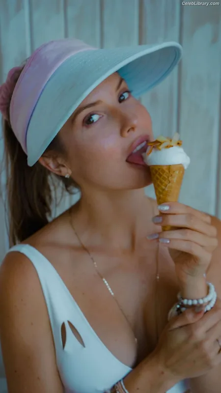 Amanda Cerny photo 11 of 1197