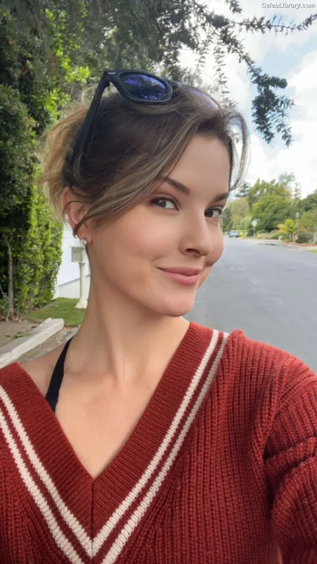 Amanda Cerny photo 2 of 1197